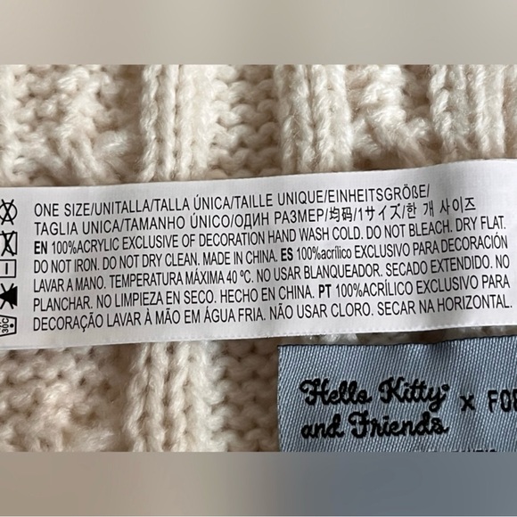 Hello Kitty NWT Cream Sweater with Scarf - Picture 4 of 5